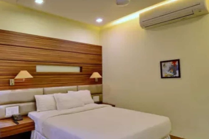Room 9 of 24