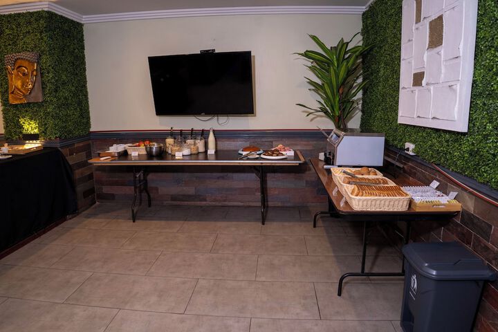 Dining 75 of 89
