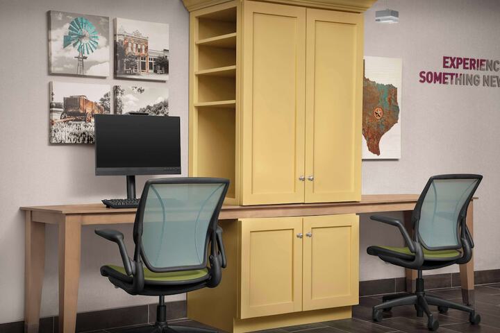 Business Center 32 of 36