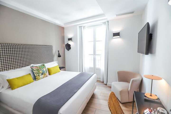 Room 45 of 77