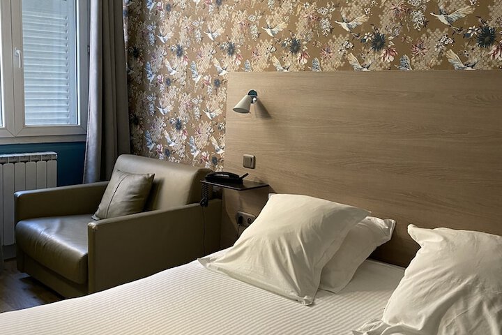 Room 8 of 101
