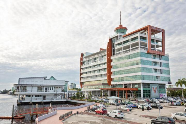 V Plaza Hotel