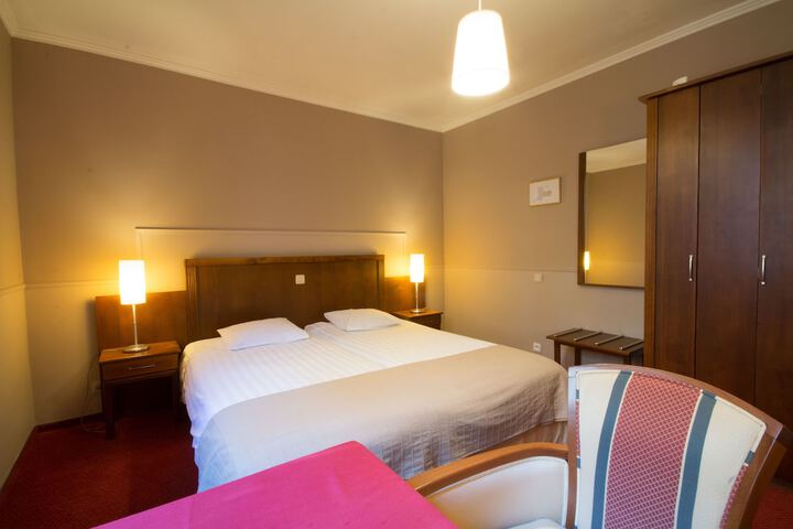 Room 2 of 7