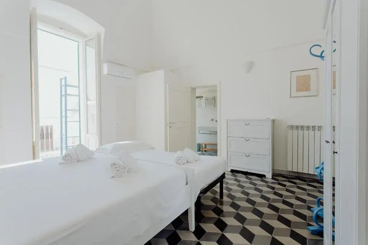 Room 5 of 14