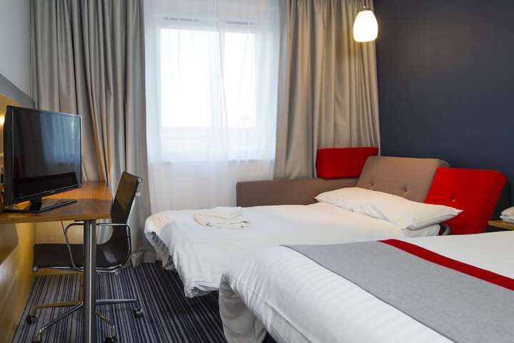Room 40 of 136