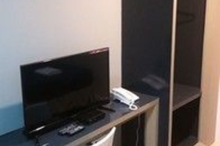 Room 8 of 28
