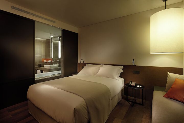 Room 8 of 52