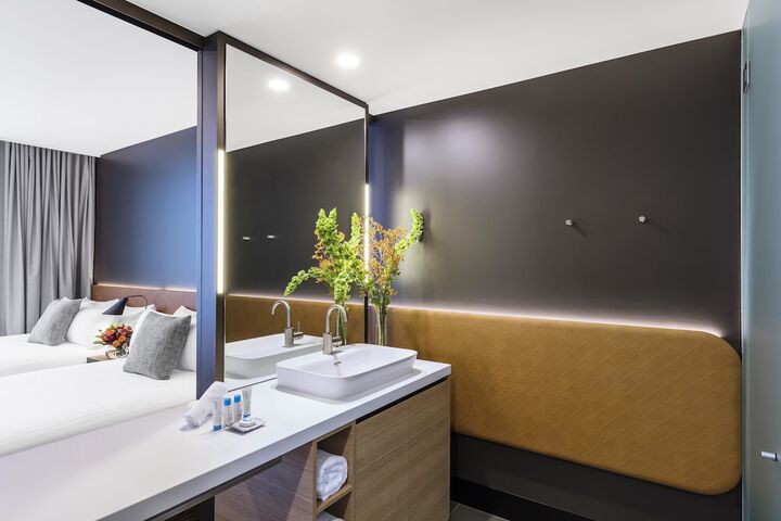Room 32 of 51