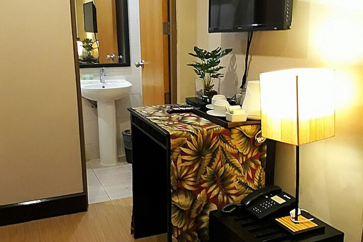 Room 17 of 148