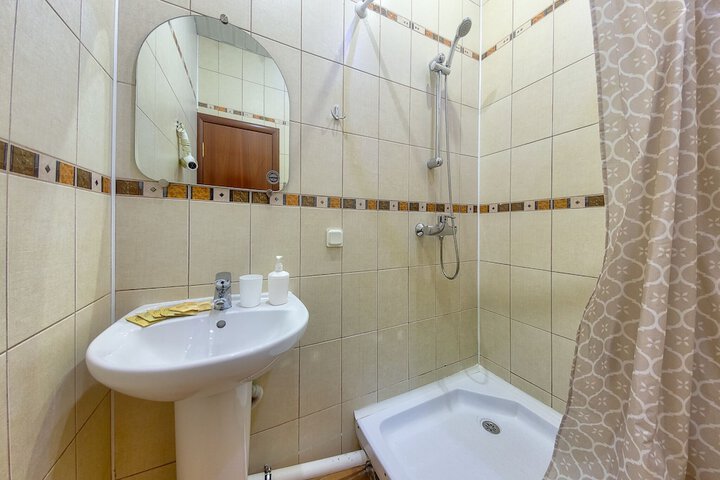 Room 8 of 48