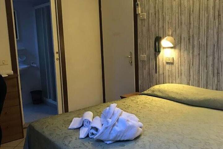 Room 4 of 15