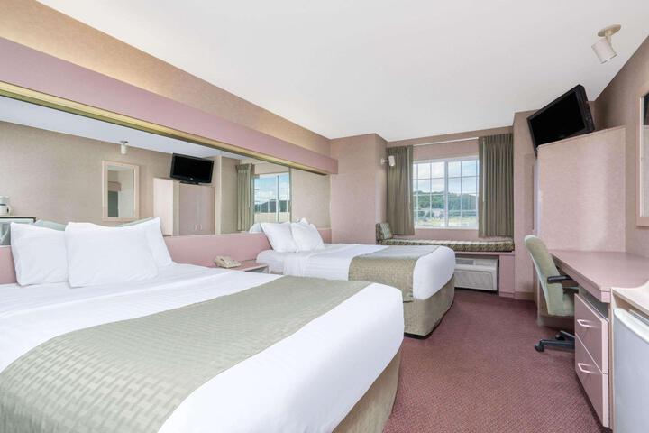 1 Queen Bed (4 of 19)