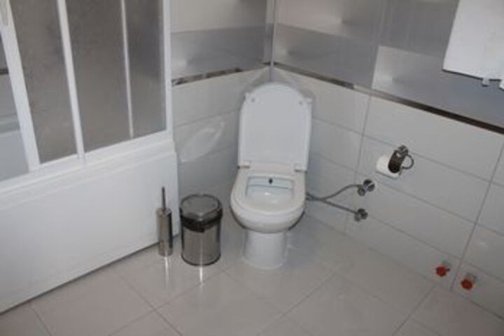 Room 3 of 35