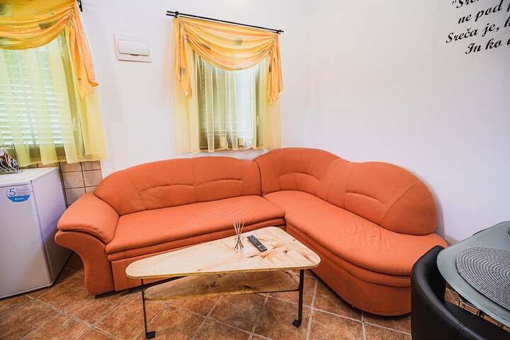 Room 9 of 38