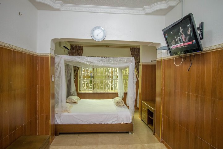 Room 11 of 52