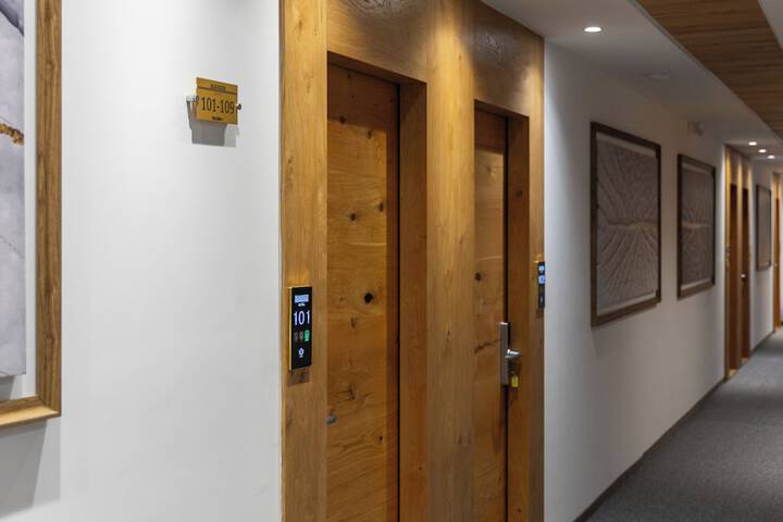 Ballroom/Hall 26 of 26