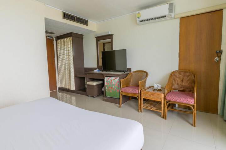 Room 13 of 37