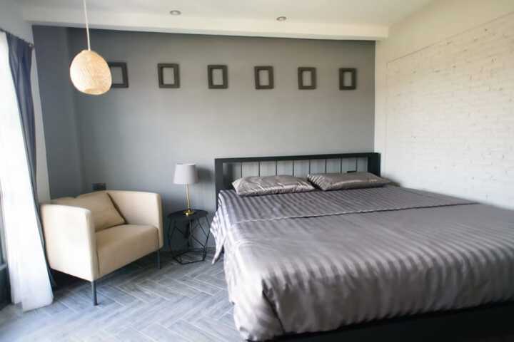 Room 34 of 102