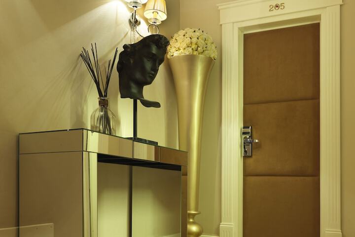 Hotel Interior 116 of 118