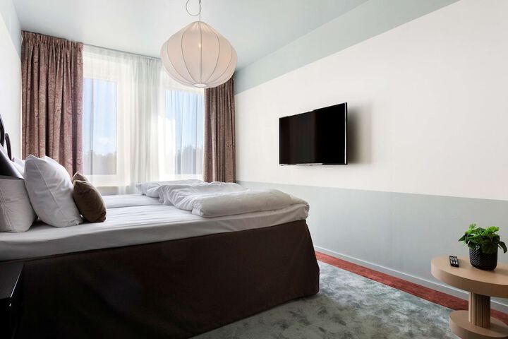Room 28 of 90