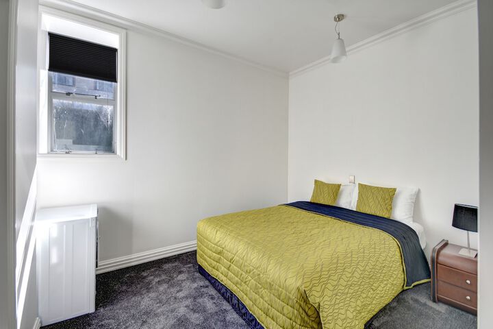 Room 7 of 16