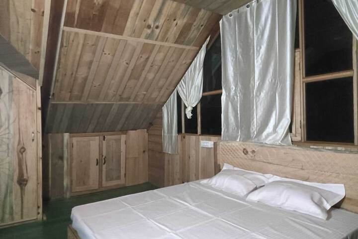 Room 18 of 28