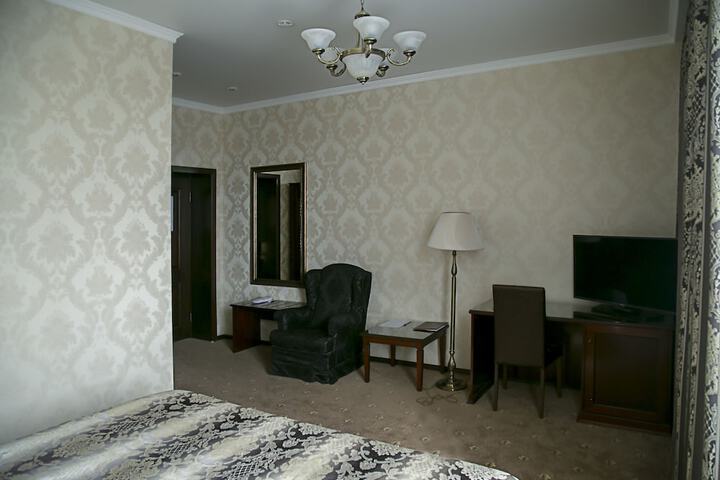 Room 17 of 37