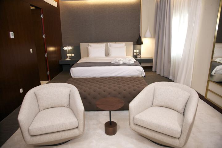 Room 12 of 37