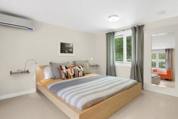 Room 12 of 25