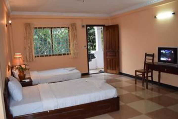 Room 11 of 22