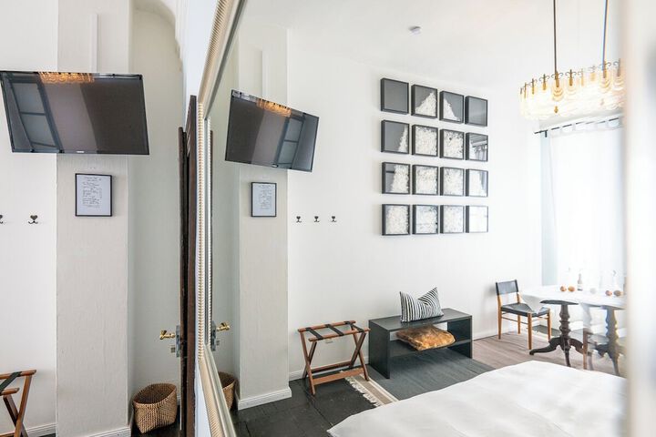 Room 7 of 96