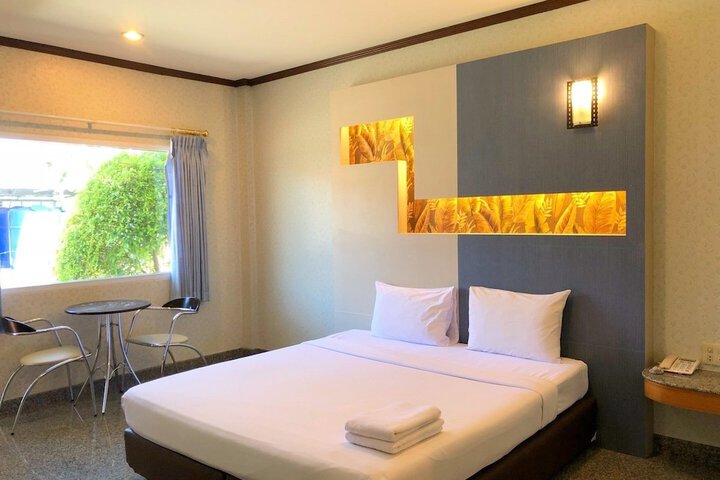 Room 7 of 38