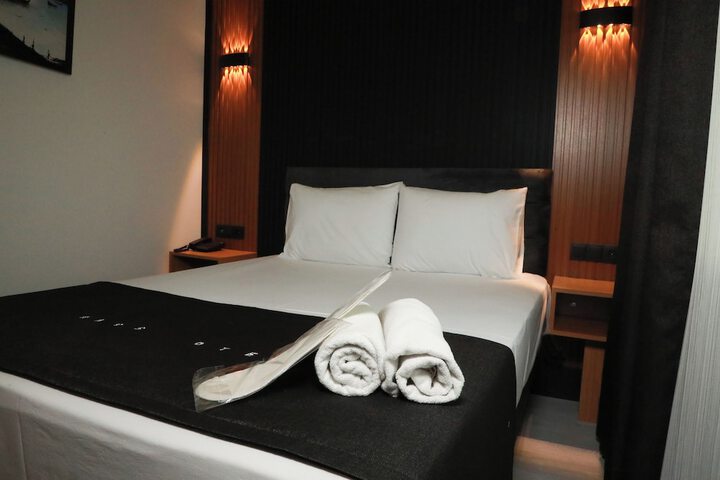 Room 4 of 20