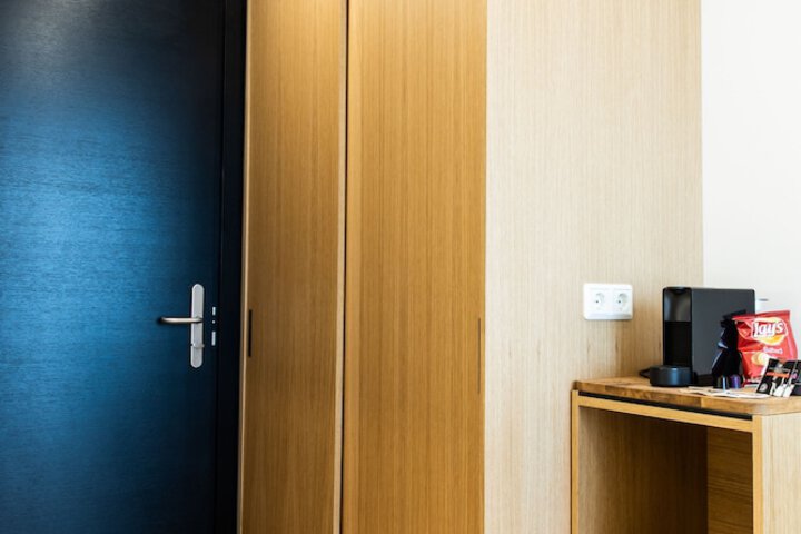 Room 9 of 60
