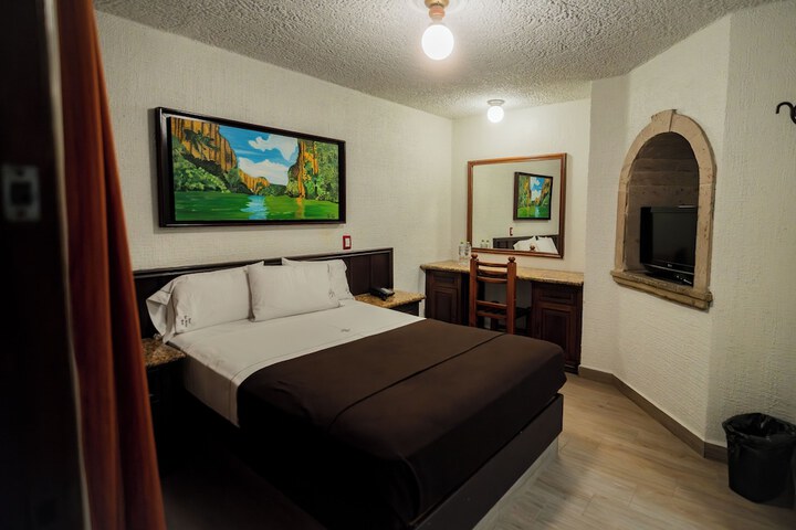 Room 28 of 76