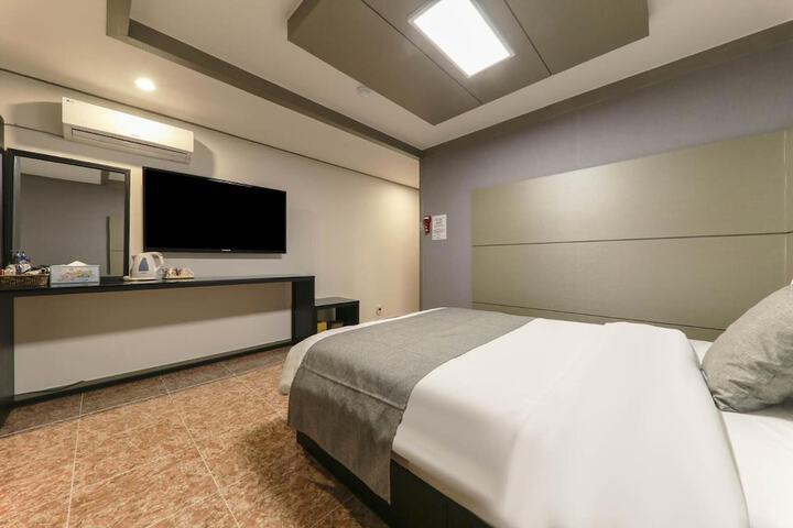 Room 22 of 42