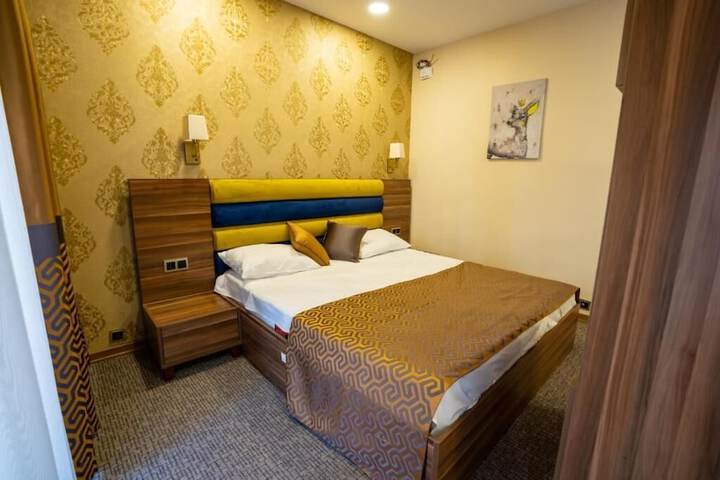 Room 5 of 28