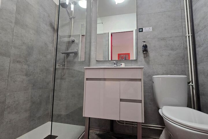 Room 27 of 42
