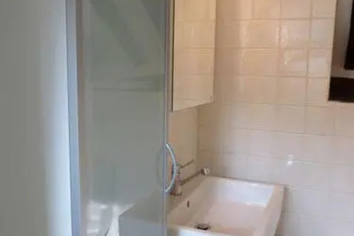 Room 4 of 10