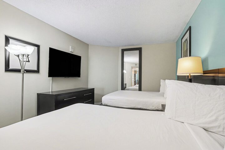 Room 43 of 190