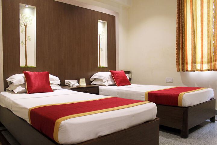 Room 4 of 7
