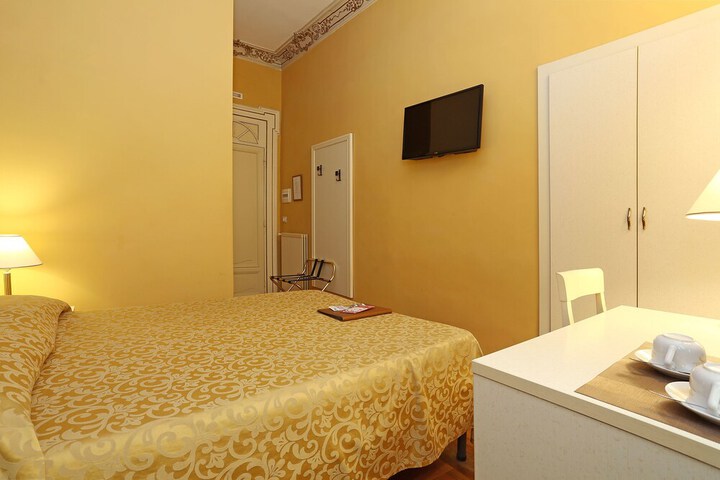 Room 17 of 37