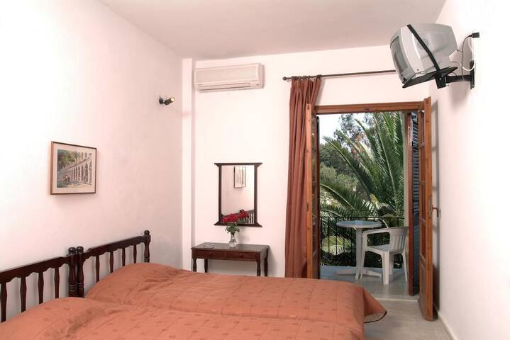 Room 7 of 26