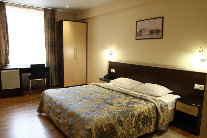 Room 10 of 48