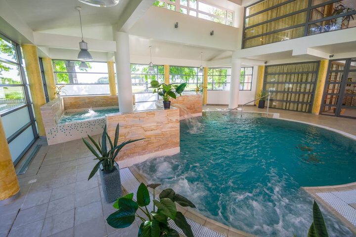 Pool 13 of 36