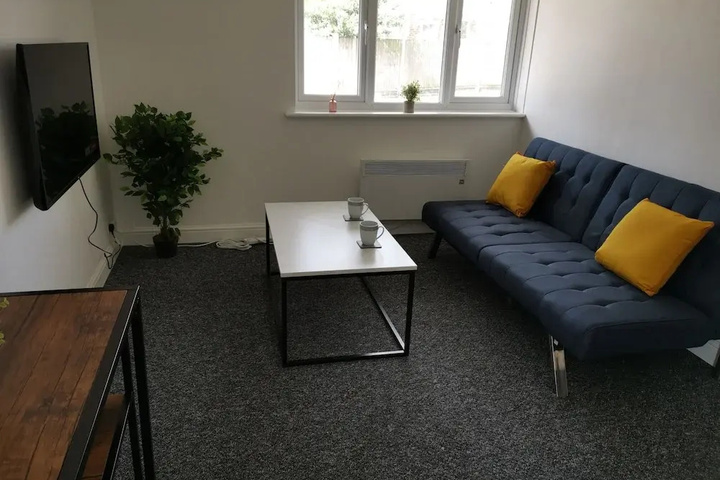 Room 4 of 7