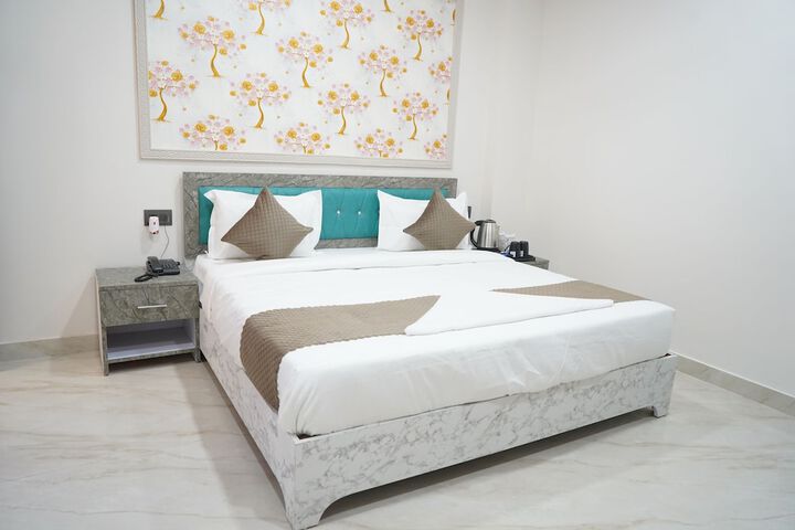Room 8 of 22