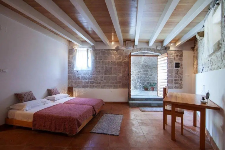 Room 4 of 13