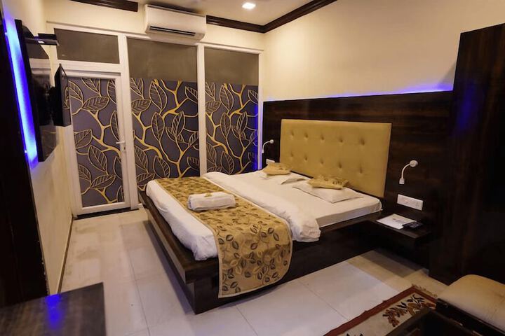 Room 9 of 27