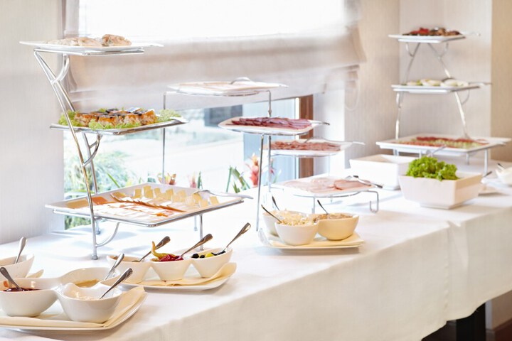 Breakfast/Coffee Service 25 of 33